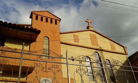 File:Capilla San Vicente De Paul, Asilo Santa Rosa de Osos.jpg.